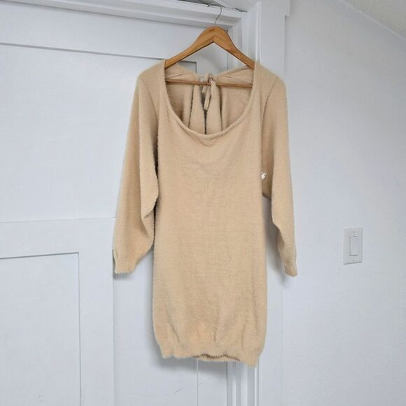 🆕️ Camila Coelho Yesenia Eyelash Puff Sleeve Open Back Mini Sweater Dress Nude - Picture 3 of 13